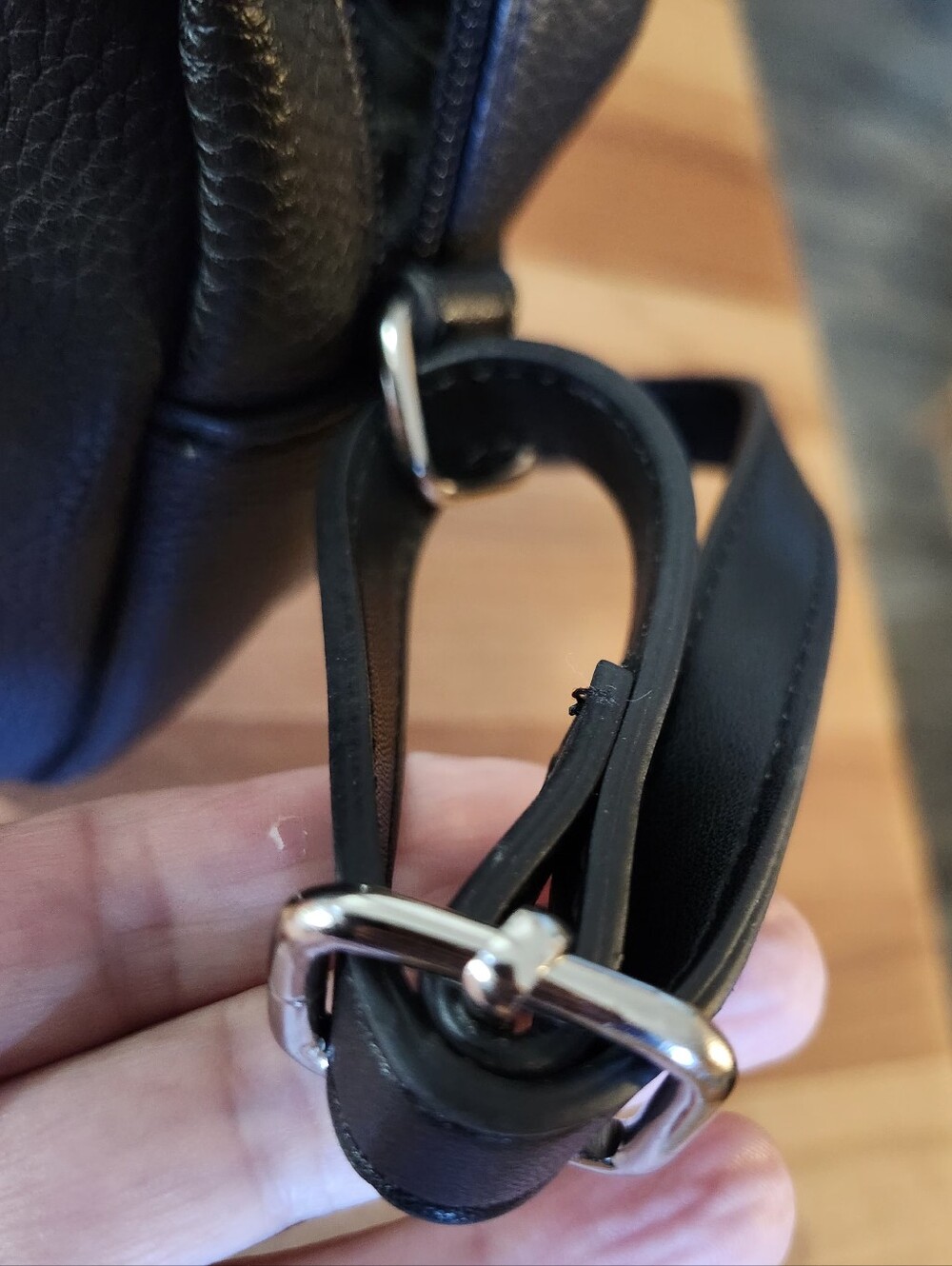 Mint Condition Roots Black Pebbled Vegan Leather Crossbody Bag. - Picture 9 of 15